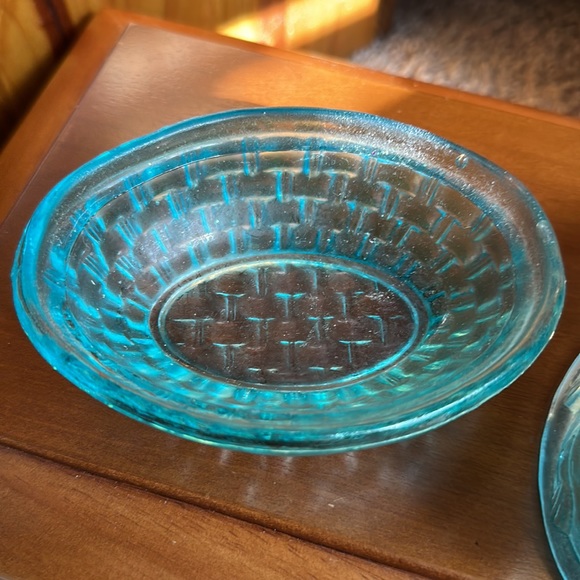 Blue glass bunny vintage box teal blue Easter spring antique cut pressed glass - Picture 5 of 15